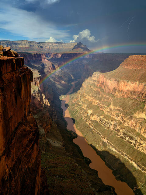 Rainbow and Lightning at Toroweap